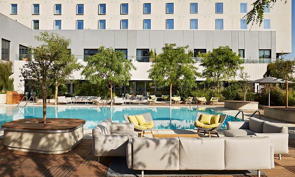 pool-deck-sitting-area-sawyer-hotel-sacramento-kimpton