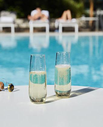 肯普顿索耶皇冠集团app下载萨克拉门托屋顶泳池香槟